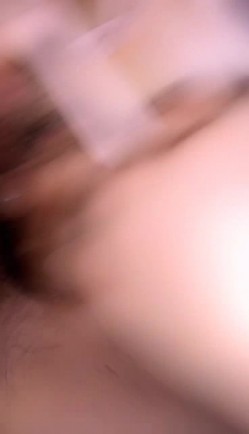 非常骚的女人街上大胆露出，街边玩车震全程露脸从下舔到上，口交毒龙呻吟不断叫的太骚被我爆草，骚逼快被我玩坏了 截图12