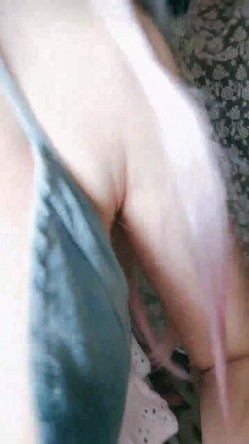 颜值超高的二次元美少女~【蜜桃子】揉奶掰逼~鸡儿梆硬 截图13