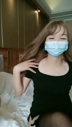 大二兼职骚学妹被好姐姐带出来卖，性感的情趣内裤给大哥口交大鸡巴，让大哥无套插入各种蹂躏，叫声让你射 截图2