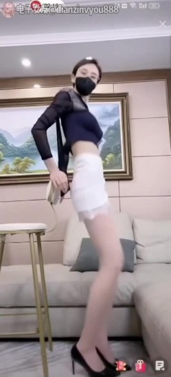 抖音30万粉丝丝袜反差少妇、上海33岁女上司范御姐网红「赵清妍」「小骆驼姐姐」激情自慰、约炮3P、色情SPA流出 截图7