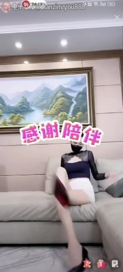抖音30万粉丝丝袜反差少妇、上海33岁女上司范御姐网红「赵清妍」「小骆驼姐姐」激情自慰、约炮3P、色情SPA流出 截图13