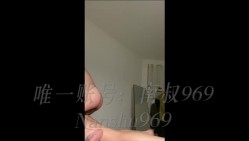 推特新晋泡良桩机，京城纹身肌肉壮汉「南叔」05年的青岛妹妹，调教了一周左右现在喝㳮舔脚样样精通，也是在她双乳上烫上了记号 截图12