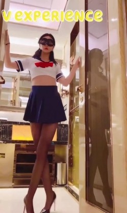 【极品反差婊】推特女神爱丝袜Vivian姐【精品合集】口交 爆操 颜射 截图1