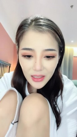 重磅！顶级女神！美到炸裂~【心戒】刚下海就被狂操！狂撸~~~！神似张馨予魅惑尤物无套内射！ 截图1
