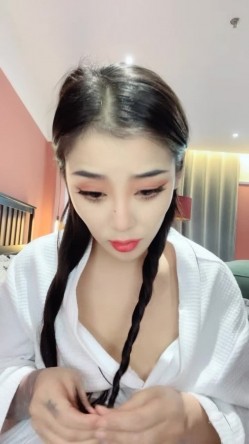 重磅！顶级女神！美到炸裂~【心戒】刚下海就被狂操！狂撸~~~！神似张馨予魅惑尤物无套内射！ 截图4