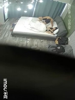 最新流出乐橙酒店偷拍 ️学生情侣每次打完撸啊撸就开始草，姿势还挺多的 截图11