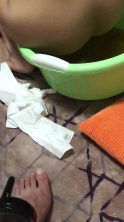 《字母圈顶级大神 ️极限调教阴环骚母狗》震撼全网露脸反差婊体验各种虐阴虐肛，玩法花样多，吃屎喝尿啪啪生殖器各种操作 截图1