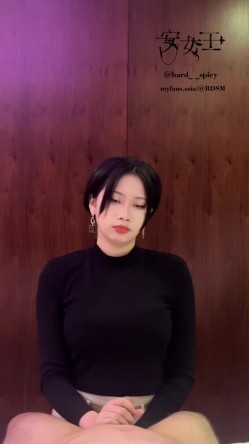 【安女王】龟头调教，手指，辣椒，串珠插马眼，手淫教学，大哥叫声享受 截图1