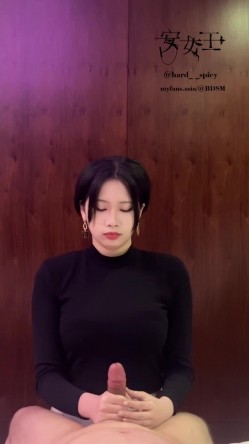 【安女王】龟头调教，手指，辣椒，串珠插马眼，手淫教学，大哥叫声享受 截图9