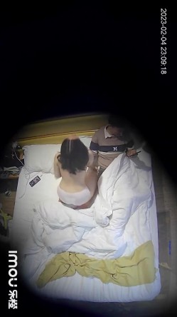 酒店偷拍 掰开双腿 换上白丝或纱裙等肏,这大奶子，太给力，对着逼狂舔不停，爽 截图14