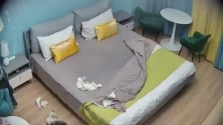 最新流出酒店安防摄像头偷拍大叔和少妇情人开房先用嘴舔湿情人的骚穴再用大屌长驱直入喜爱69 截图2