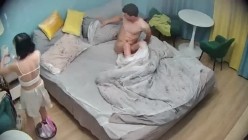 最新流出酒店安防摄像头偷拍大叔和少妇情人开房先用嘴舔湿情人的骚穴再用大屌长驱直入喜爱69 截图5