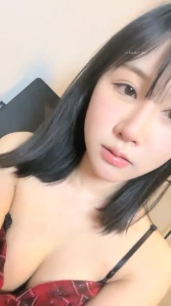 抖音网红！可爱至极！~【京鱼儿】大尺度粉穴天然美乳~哇塞，女神不常来，可遇不可求 截图5
