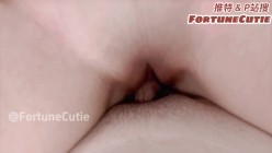 推特性感反差婊【fortunecutie(饼干姐姐)】太深了，救命，我站不稳了”反差女学生约炮被内射到腿软 截图9