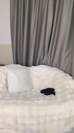 最新下海的大美女，人美，气质高~尤物~【小玉】这奶子无解了，太好看了，哪个男人看了不想摸两把 截图13