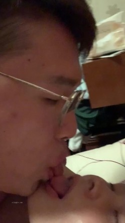 全程露脸，漂亮苗条小姨子约会姐夫，爱抚舌吻互舔边缠绵边脱，太真实，娇小身材抱起来猛搞，还有语言刺激，内射妹子欲仙欲死3 截图12