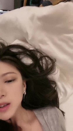 车模下海漂亮 小姐姐 ️！抓屌插嘴怼骚穴！主动骑乘位扭动细腰，打桩机爆插，第一视角后入 截图1