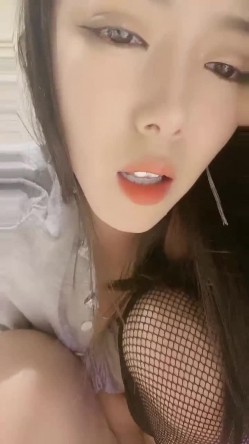 车模下海漂亮 小姐姐 ️！抓屌插嘴怼骚穴！主动骑乘位扭动细腰，打桩机爆插，第一视角后入 截图14