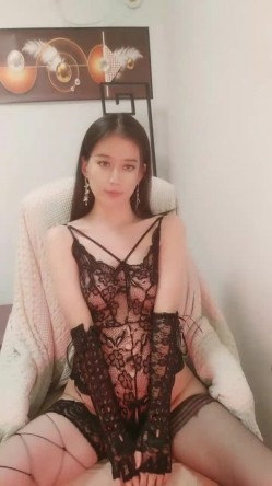 御姐范极品颜值女神！168CM黑丝美腿！拨开内裤超肥美穴，扭腰揉胸，很会玩诱惑扣穴流白浆 截图1