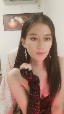 御姐范极品颜值女神！168CM黑丝美腿！拨开内裤超肥美穴，扭腰揉胸，很会玩诱惑扣穴流白浆 截图13