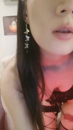 御姐范极品颜值女神！168CM黑丝美腿！拨开内裤超肥美穴，扭腰揉胸，很会玩诱惑扣穴流白浆 截图14