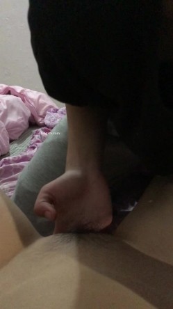 云盘高质泄密！青春学生百合情侣各种日常淫乱自拍，假小子除了没有老二其它完全男性化，啪啪手法娴熟 截图14