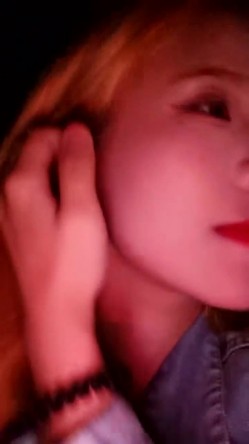 户外刺激，人气女神再出山，【香菜一奈】，野外山顶~勾搭口交~，路边尿尿，车震，浪叫声响彻旷野 截图4