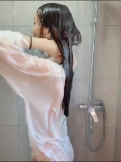 这味小姐姐颜值在线啊 超有韵味 有谁认识的吗 貌似位极品主播喔 截图4