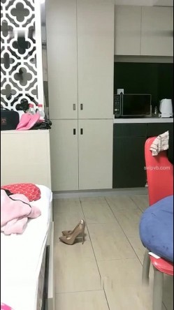 医院药房上班御姐型药剂师穿着制服在药房里自慰下班回到家里穿上婚纱用震棒插逼看她样子很需要男人 截图13