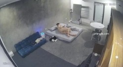 黑客破解家庭网络摄像头偷拍住毛坯房的年轻情侣疯狂做爱有时一天做爱几次 截图4
