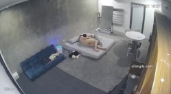 黑客破解家庭网络摄像头偷拍住毛坯房的年轻情侣疯狂做爱有时一天做爱几次 截图7