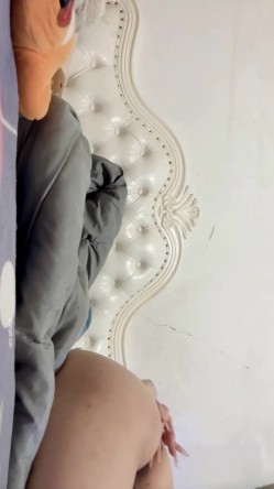 泄密流出渣男网络招聘模特套路广东夜场工作的苗条美女脱光光洗澡自慰给他看 截图12