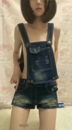高颜值反差少女【咪喵】最新1314私定，短发牛仔背带裤露脸紫薇 截图7