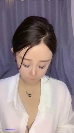 小乔AX新人肉肉小姐姐 肉感十足，大奶肥逼，假JB插逼洞略显松，黑白配，白衬衣黑丝袜，跳蛋不停逼里塞 截图2