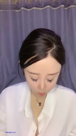 小乔AX新人肉肉小姐姐 肉感十足，大奶肥逼，假JB插逼洞略显松，黑白配，白衬衣黑丝袜，跳蛋不停逼里塞 截图8