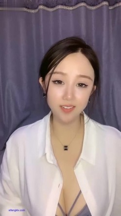 小乔AX新人肉肉小姐姐 肉感十足，大奶肥逼，假JB插逼洞略显松，黑白配，白衬衣黑丝袜，跳蛋不停逼里塞 截图15