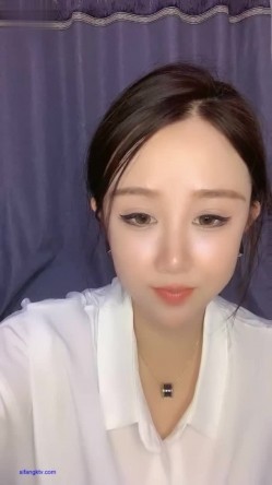 小乔AX新人肉肉小姐姐 肉感十足，大奶肥逼，假JB插逼洞略显松，黑白配，白衬衣黑丝袜，跳蛋不停逼里塞 截图16