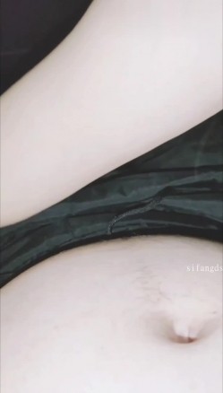 淫妻福利，91大神圈养极品骚婊，反差眼镜母狗【小懒猫】各种公共场所露出自慰3P调教 截图6