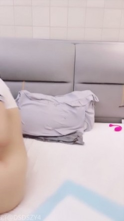 ️黑丝御姐【白兔】高颜眼镜御姐双飞黑丝制服舌吻口爆足交无套内射 截图9