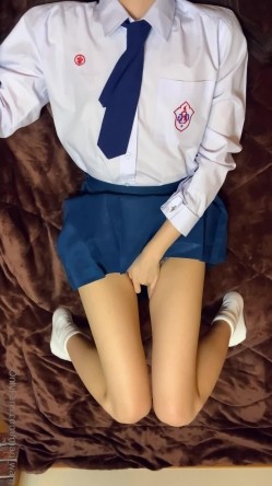 众狼求购OnlyFans完美身材女神级别mari_wam户外露出自摸放尿M腿束缚SM啪啪调教 截图4
