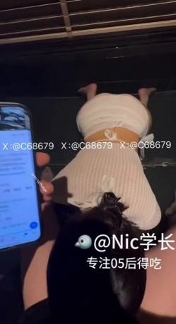 约啪大神，【Nic学长】，专攻05后，学生妹重金拿下，情趣黑丝诱惑，酒店内夜夜笙歌 截图2