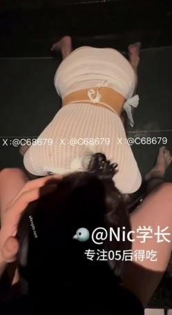 约啪大神，【Nic学长】，专攻05后，学生妹重金拿下，情趣黑丝诱惑，酒店内夜夜笙歌 截图9