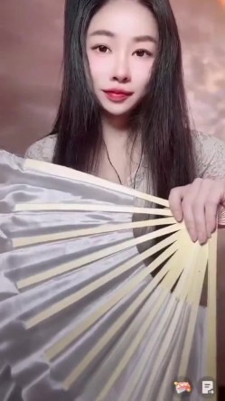 漂亮某音主播 我们也是有才艺的 笑什么 哎呀我的妈耶 骚货露出了好大好肥的鲍鱼 截图16