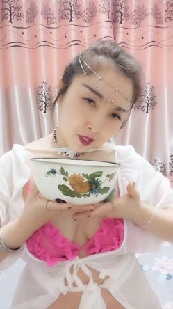火爆全网极品露脸人妻熟女，肚皮舞老师【柏X彤】绝密私拍，肤白奶大肥臀裸舞啪啪，相当炸裂 截图2