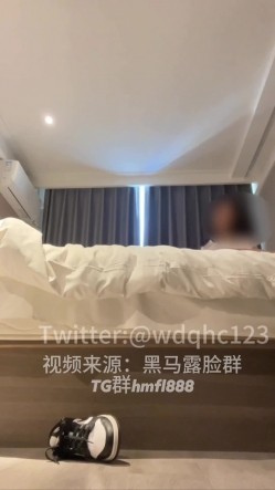 推特68万良家杀手「我的枪好长」年后第一炮，极品母狗被疯狂打桩，两条腿被操的无助颤抖，又摇要又不耐操，对白可射 截图7