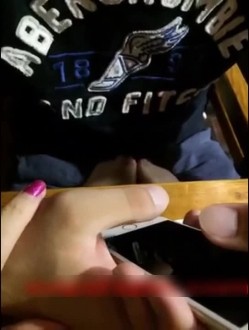 推女郎模特何奕恋用脚勾引挑逗眼镜土豪肏她帮忙剃毛爱爱内射然后浴缸内清洗BB对白淫荡 截图2