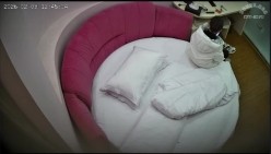 上帝视角  当少妇点上烟的那一刻 熟女的韵味全面散发 男人都能变成狗 实力不够 手指来凑 截图1