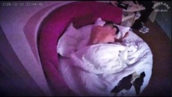 上帝视角  当少妇点上烟的那一刻 熟女的韵味全面散发 男人都能变成狗 实力不够 手指来凑 截图8