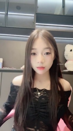 新人学生妹 热舞女神【黎巴啦呀】美乳挺胸~激情裸舞自慰喷水一字马跪地沐浴完美G奶热舞+自慰 截图1