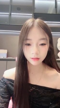 新人学生妹 热舞女神【黎巴啦呀】美乳挺胸~激情裸舞自慰喷水一字马跪地沐浴完美G奶热舞+自慰 截图5